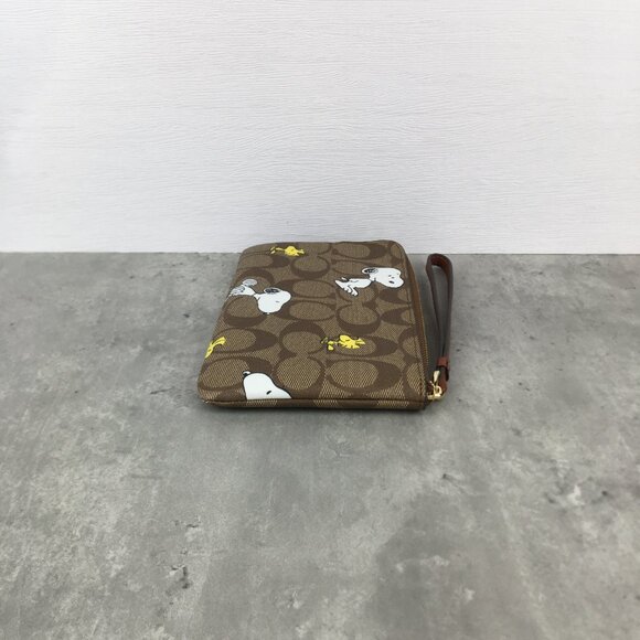 Coach X Peanuts Corner Zip Wristlet Wallet With Snoopy & Woodstock - Picture 5 of 10